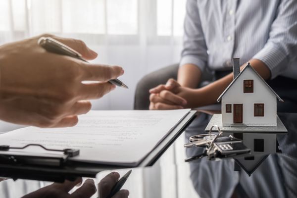 công chứng hợp đồng thuê nhà giấy tay