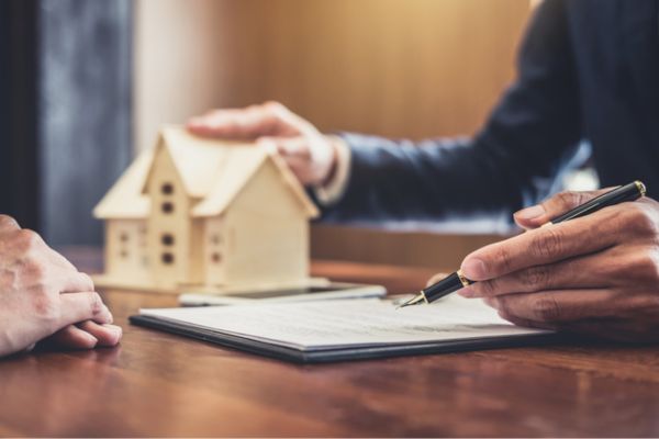 công chứng hợp đồng thuê nhà lại