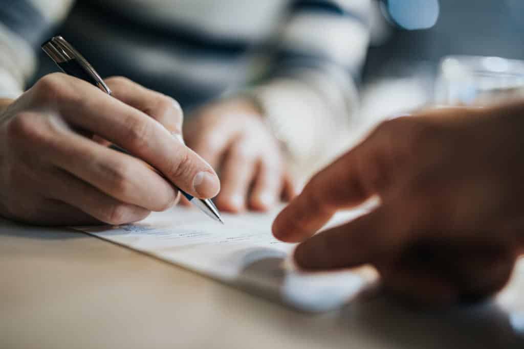 Hợp đồng ở nhờ người nước ngoài